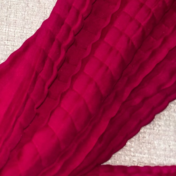 Bright Pink Textured Scarf Wrap Lightweight Ribbed Shawl Pleated One Size - Picture 4 of 5